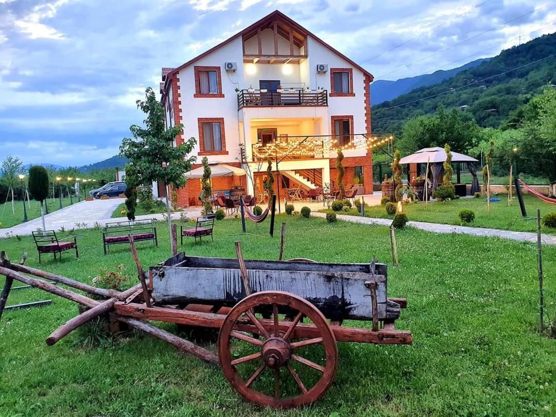 Hotel Karse Ambrolauri Esterno foto